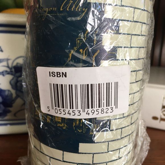 NWT Harry Potter Wizarding World Diagon Alley Embossed Stainless Steel Bottle - Picture 4 of 10